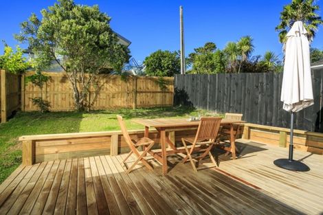 Photo of property in 50 Pupuke Road, Hillcrest, Auckland, 0627