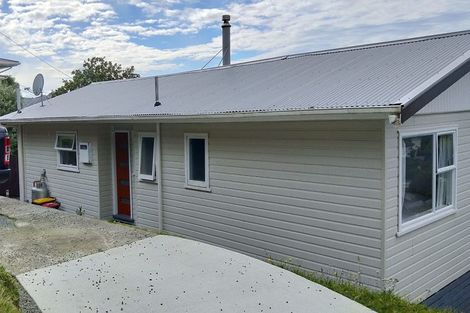 Photo of property in 5 Innes Way, Newlands, Wellington, 6037