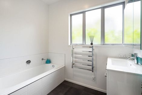 Photo of property in 150 Athlone Drive, Cambridge, 3434