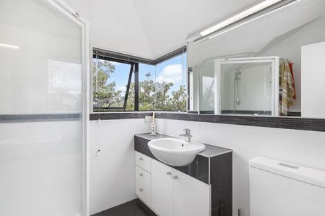 Photo of property in 2/8 Tui Glen Road, Birkenhead, Auckland, 0626