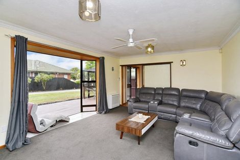 Photo of property in 31 Solomon Avenue, Redwood, Christchurch, 8051