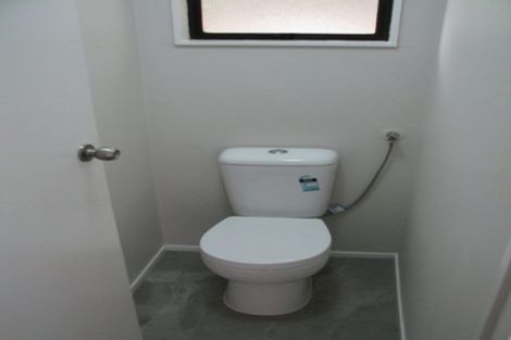 Photo of property in 2/110 Edmonton Road, Henderson, Auckland, 0612