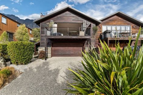 Photo of property in 31 Rannoch Drive, Jacks Point, Queenstown, 9371