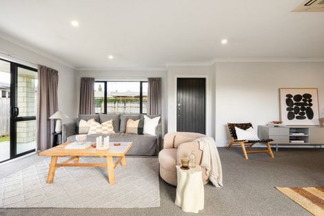 Photo of property in 82 Grey Street, Cambridge, 3434