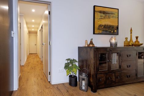 Photo of property in 53a Onedin Place, Titirangi, Auckland, 0604