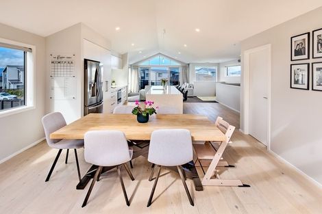 Photo of property in 28 Domett Street, Newlands, Wellington, 6037