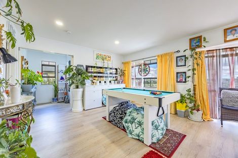 Photo of property in 21 Tyrico Close, Unsworth Heights, Auckland, 0632