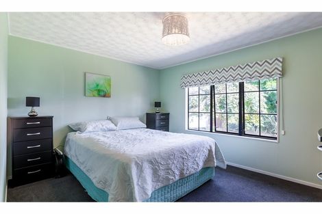 Photo of property in 7 Imperial Place, Henderson, Auckland, 0612