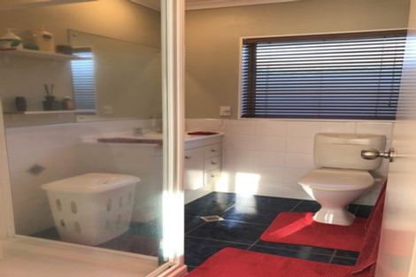 Photo of property in 8 Newinn Crescent, East Tamaki Heights, Auckland, 2016