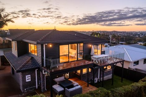 Photo of property in 2/30 Firth Road, Torbay, Auckland, 0630