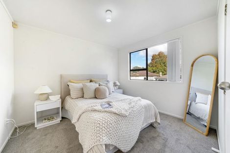 Photo of property in 2/7 Mon Desir Place, Manurewa, Auckland, 2102