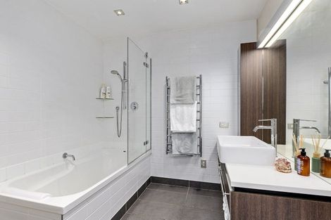 Photo of property in Patent 326 Apartments, 504s/326 Evans Bay Parade, Hataitai, Wellington, 6021