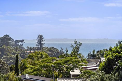Photo of property in 1/870 Beach Road, Waiake, Auckland, 0630