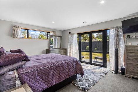 Photo of property in 142 Inwoods Close, Parklands, Christchurch, 8083