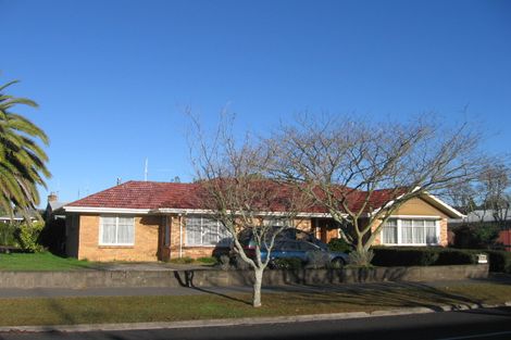 Photo of property in 1 Heather Place, Melville, Hamilton, 3206