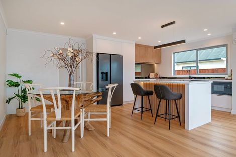 Photo of property in 11 Landing Road, Titirangi, Auckland, 0604