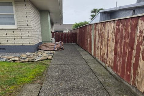 Photo of property in 52 Karaka Crescent, Levin, 5510