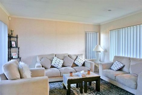 Photo of property in 45 Magic Way, Randwick Park, Auckland, 2105