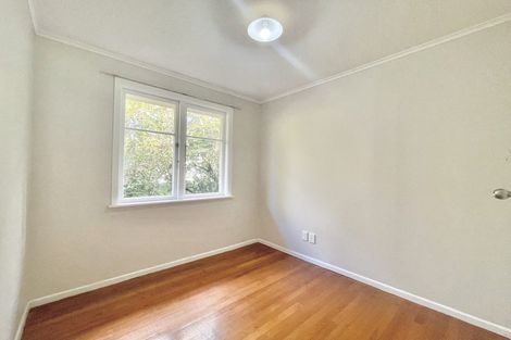 Photo of property in 24 Trojan Crescent, New Lynn, Auckland, 0600