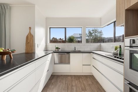 Photo of property in 10 Aberdeen Street, Mount Maunganui, 3116