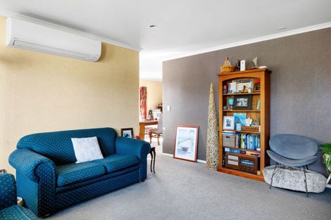 Photo of property in 10 Mckenzie Place, Rototuna North, Hamilton, 3210