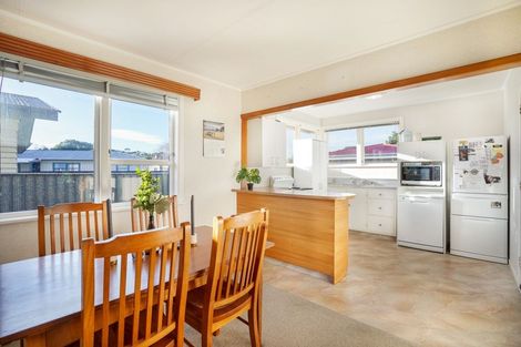 Photo of property in 39 Tararua Terrace, Cloverlea, Palmerston North, 4412