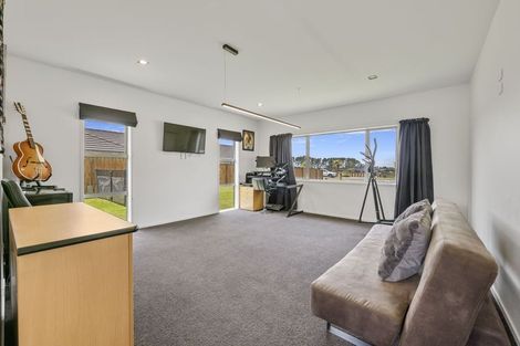 Photo of property in 22 Mercade Close, Stratford, 4332