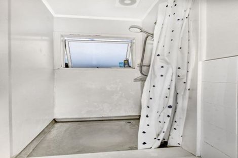 Photo of property in 4/23 Luckens Road, West Harbour, Auckland, 0618