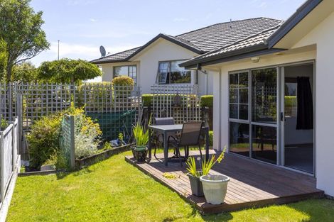 Photo of property in 28 Lakeridge Close, Rangatira Park, Taupo, 3330