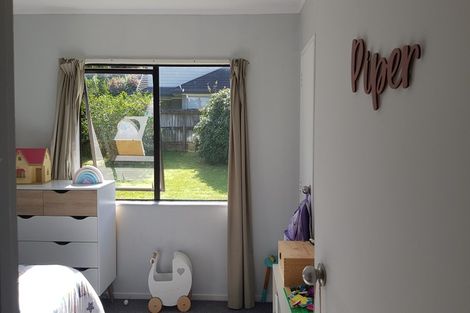 Photo of property in 33 Lagoon Way, West Harbour, Auckland, 0618