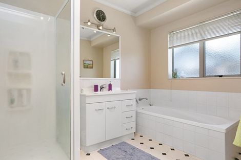 Photo of property in 37 Oaklands Drive, Cambridge, 3434