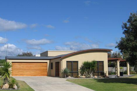 Photo of property in 13 Wakanoi Place, Bowentown, Waihi Beach, 3177