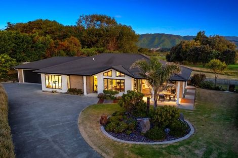 Photo of property in 34 Titoki Road, Waikanae Beach, Waikanae, 5036