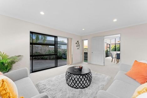 Photo of property in 64 San Valentino Drive, Henderson, Auckland, 0612