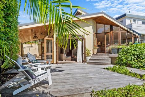 Photo of property in 107 Vauxhall Road, Narrow Neck, Auckland, 0624