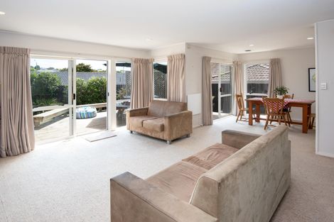 Photo of property in 3/8 Bernie Edwards Place, Botany Downs, Auckland, 2010