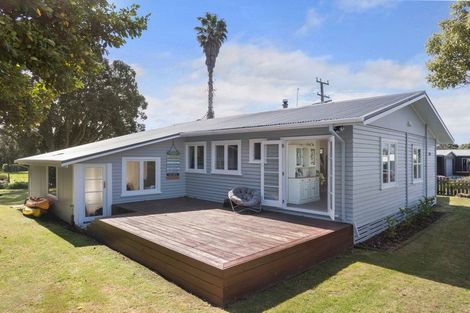 Photo of property in 31 Athenree Road, Athenree, Katikati, 3177