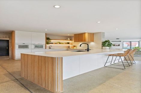 Photo of property in 33a Stanley Point Road, Stanley Point, Auckland, 0624