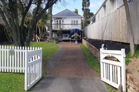 Photo of property in 41 Seaton Road, Murrays Bay, Auckland, 0630
