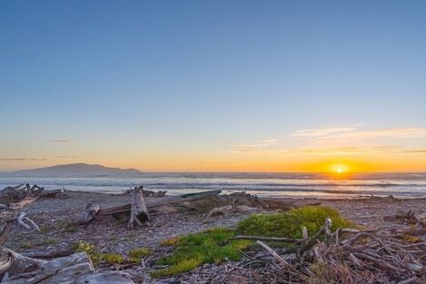 Photo of property in 16 Rodney Avenue, Te Horo Beach, Otaki, 5581