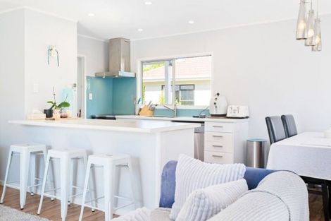 Photo of property in 106 Spinella Drive, Bayview, Auckland, 0629