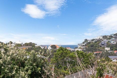 Photo of property in 5 Erskine Close, Island Bay, Wellington, 6023