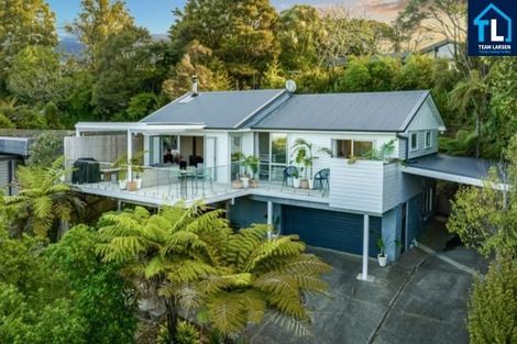 Photo of property in 20 Raroa Terrace, Waiatarua, Auckland, 0604