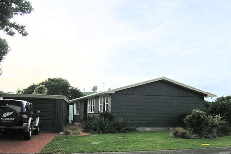 Photo of property in 17 Bahama Crescent, Paraparaumu Beach, Paraparaumu, 5032