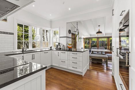 Photo of property in 38 Cashmere Avenue, Khandallah, Wellington, 6035