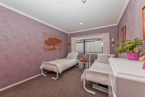 Photo of property in 15 Hogarth Rise, West Harbour, Auckland, 0618