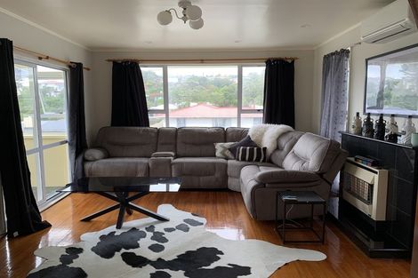 Photo of property in 4 Barclay Street, Newlands, Wellington, 6037