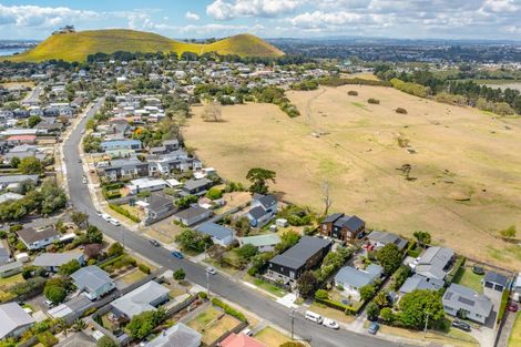 Photo of property in 40 Wellesley Road, Mangere Bridge, Auckland, 2022