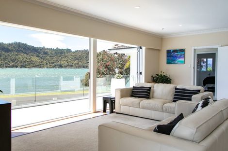 Photo of property in 25 Robinson Road, Whitianga, 3510