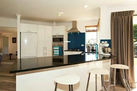 Photo of property in 19 Crimson Park, Oteha, Auckland, 0632